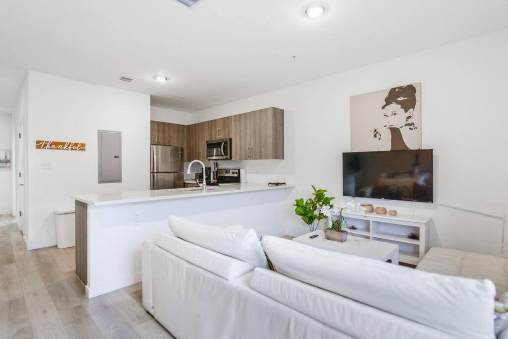 Fantastic Townhouse 15Minutes From The Beach Miami Exterior photo