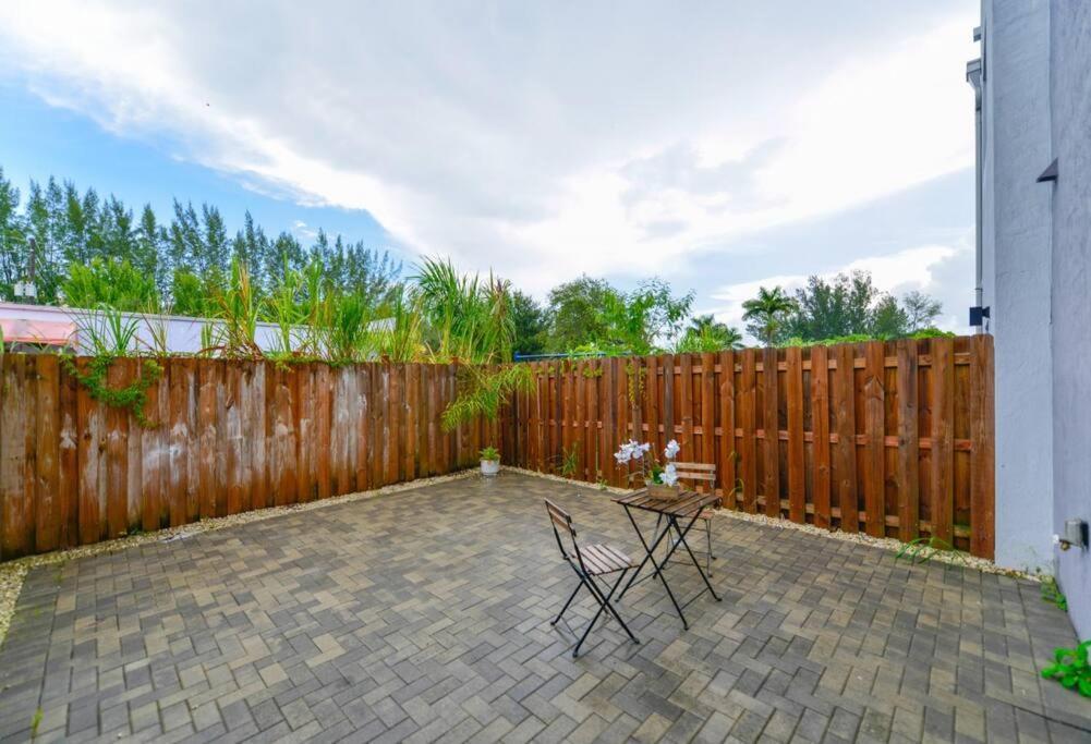 Fantastic Townhouse 15Minutes From The Beach Miami Exterior photo